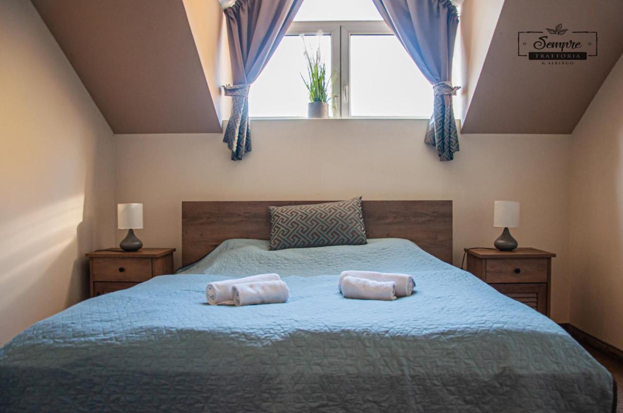 Bed and Breakfast Sempre Étterem És Panzió à Székesfehérvár Extérieur photo